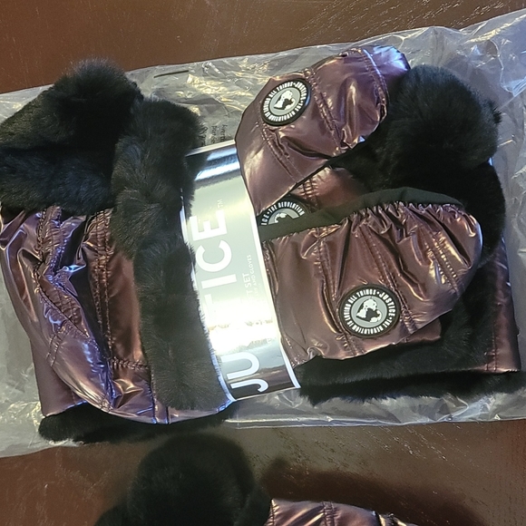 Matching Hat, Scarf and Gloves set - Picture 12 of 13